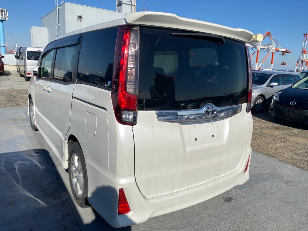 2015 Toyota Noah
